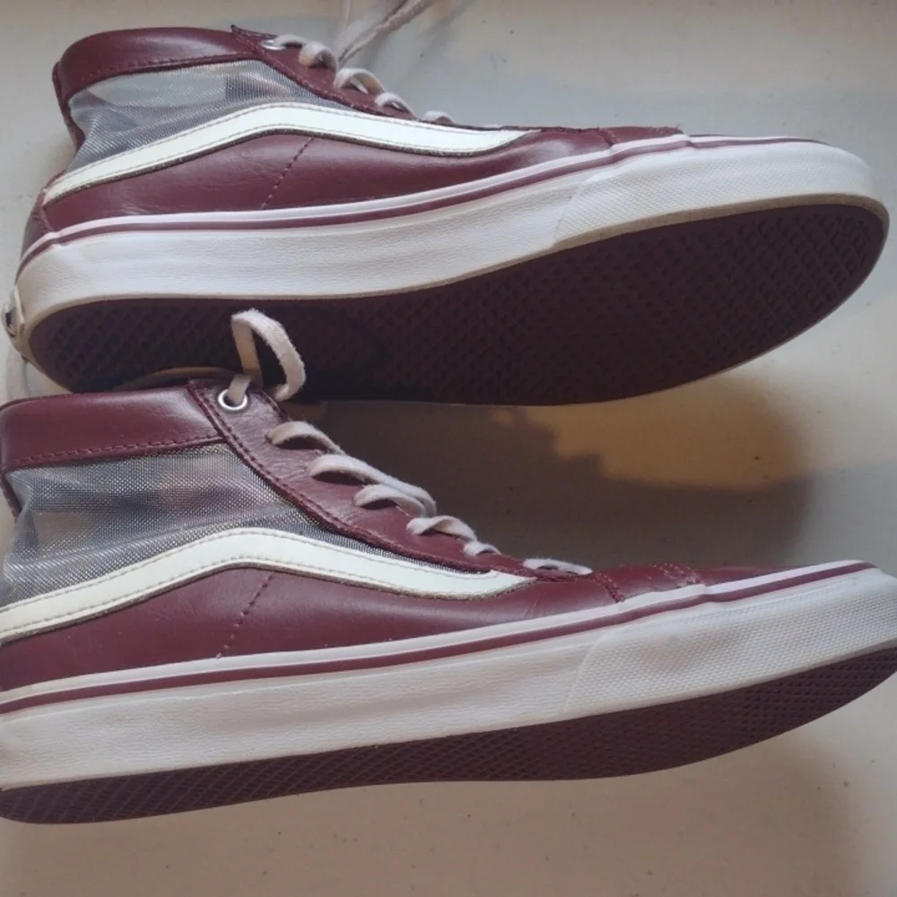 Burgundy Metal mash women’s 7.5 high top vans Men's 6